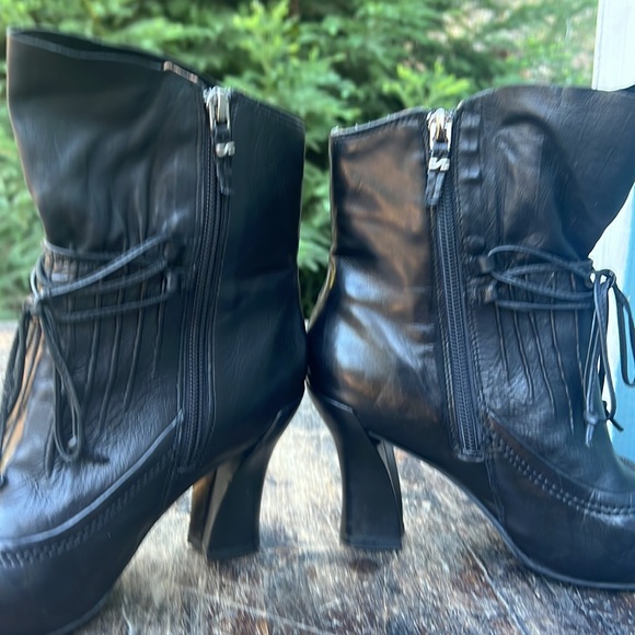 Earthies Elganza ankle heeled boots cos-play stylish old timey soft leather sz 7 - Picture 5 of 11